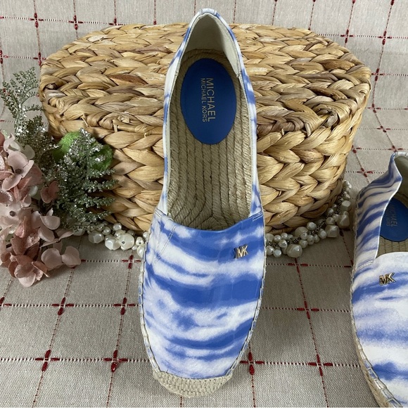 Michael Kors “Kendrick” Slip-On Blue White Tie Dye Espadrilles Women's Sz 6 Flat - Picture 7 of 7